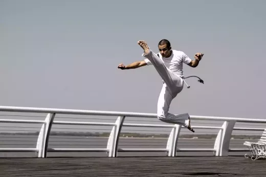 Dominando a Capoeira: Uma Forma de Arte que Combina Dança, Acrobacia e Defesa Pessoal